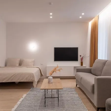 Downtown Getaway By Prime Iii * קובנה